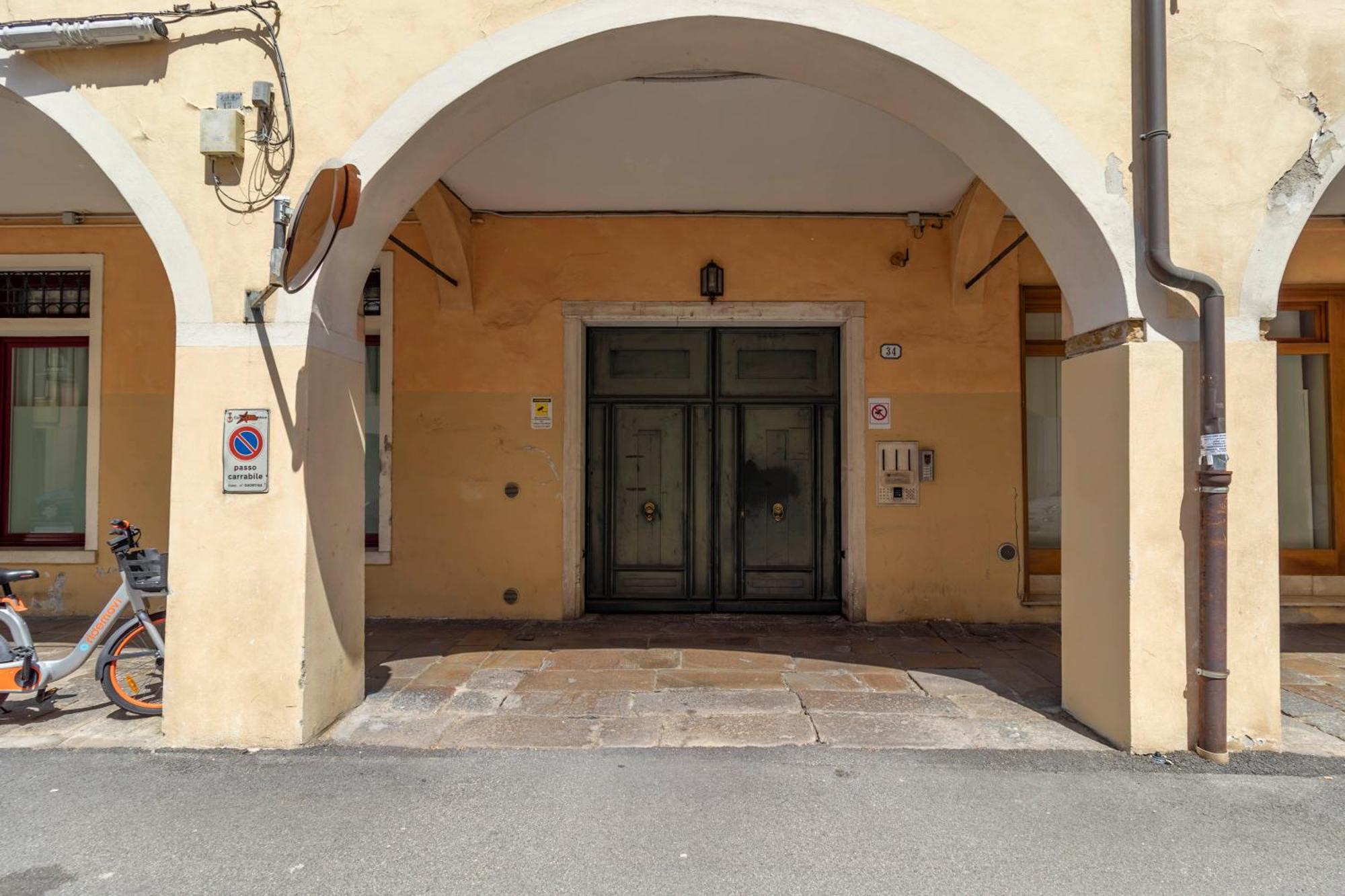 شقة Casa Charleston In Palazzo Nobiliare Al Duomo بادوفا المظهر الخارجي الصورة