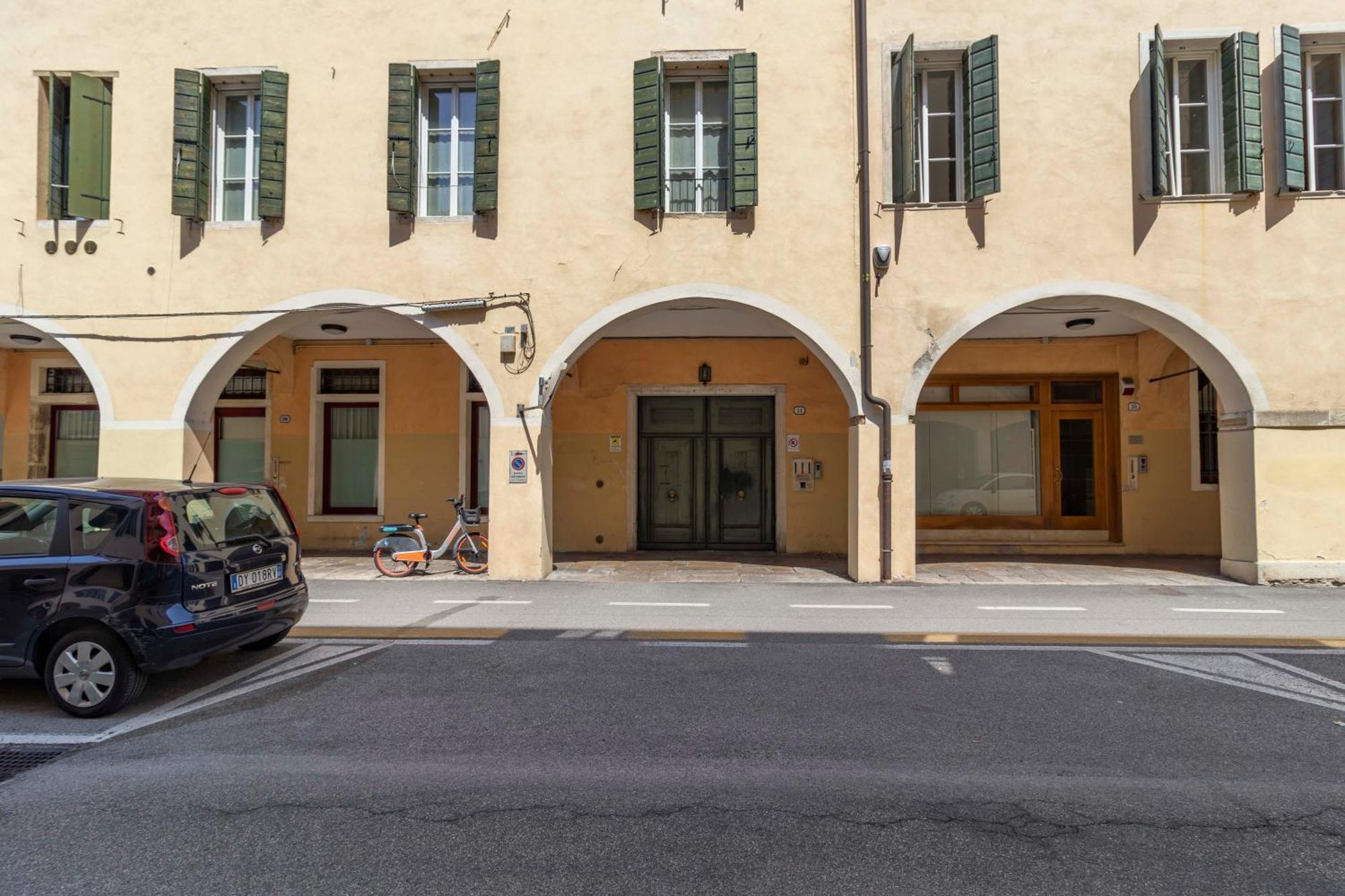 شقة Casa Charleston In Palazzo Nobiliare Al Duomo بادوفا المظهر الخارجي الصورة
